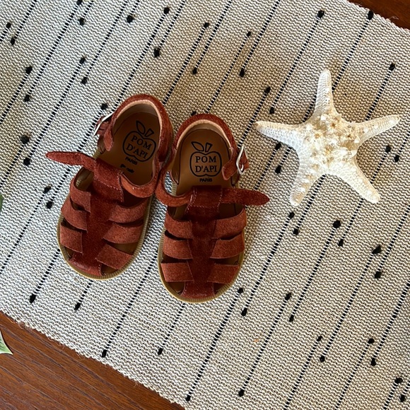 Adorable French brand Pom d’Api sandals - Picture 1 of 3